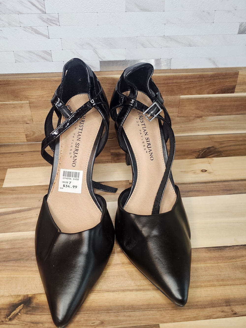 Christian Siriano Women’s Black Pointed-Toe Ankle-Strap Pumps S9